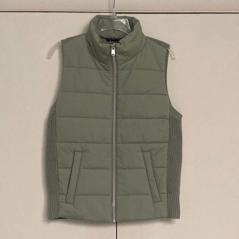 Athleta sz M Incline Hybrid Vest NWOT